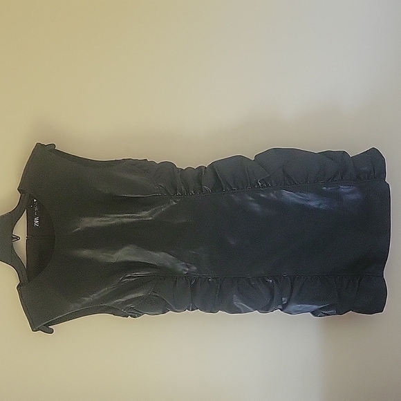 NEW! ZARA Black Sleeveless Vegan Leather Ruched Mini Dress Large. - Picture 4 of 7